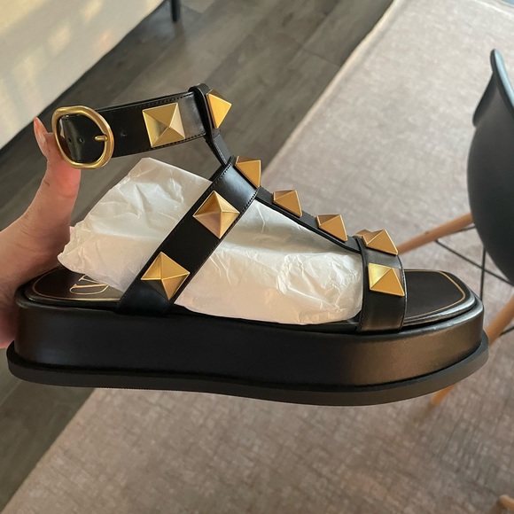 Valentino Garavani Roman Stud flatform sandal - Picture 3 of 6